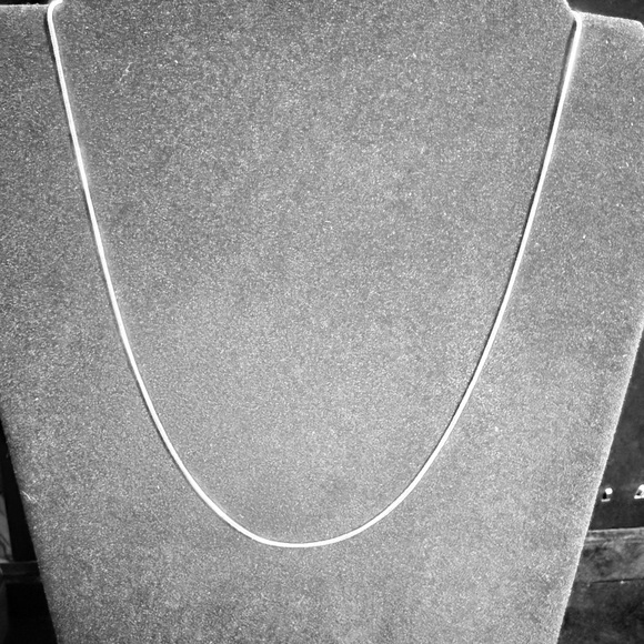 Elegant Silver Necklace - Picture 2 of 5